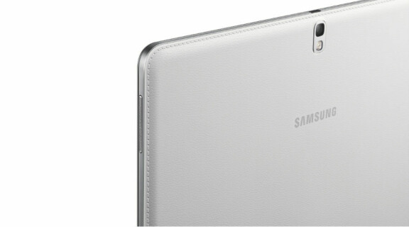 Baksidan på nya Galaxy Tab Pro 10.1 i närbild.