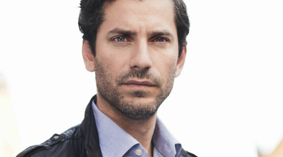 Jens Lapidus, en av de författare vars ljudböcker man kan höra via Spotify eller Storytel.